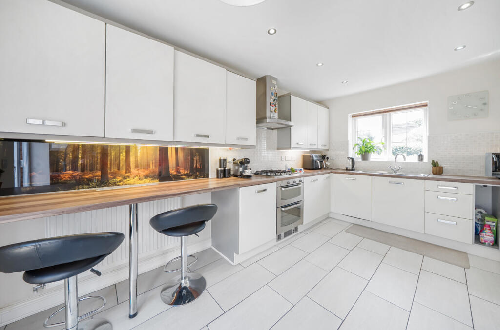 1306833-5-684c608...