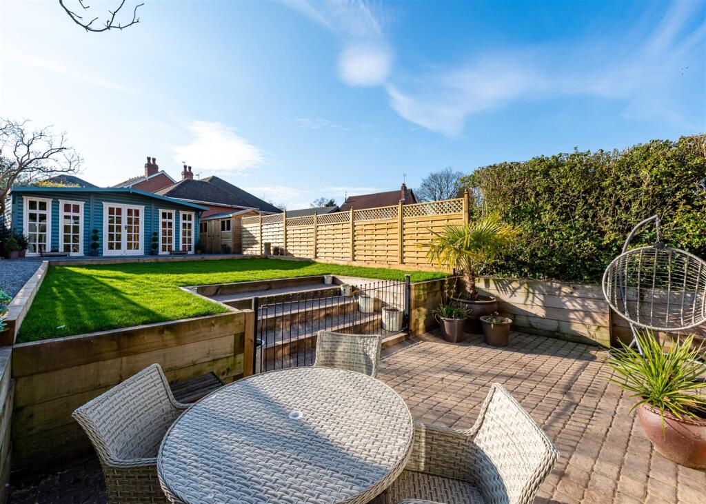 49 Richmond Road-garden1.jpg