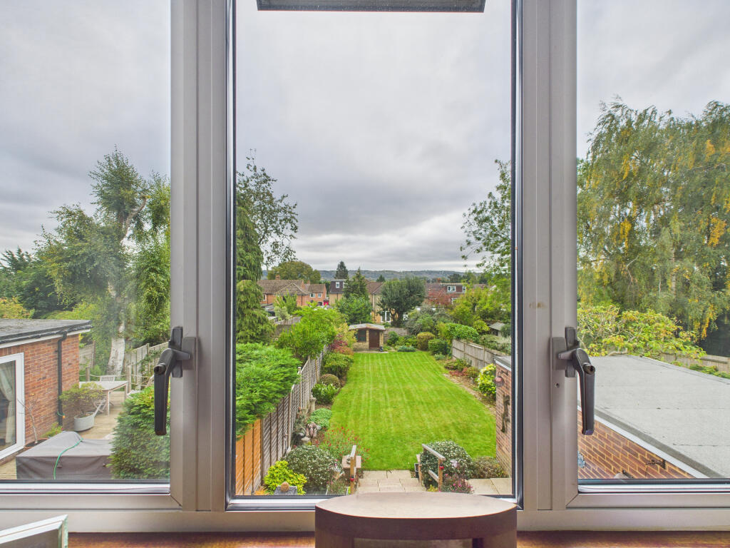 CAM02909G0-PR0498-STILL005