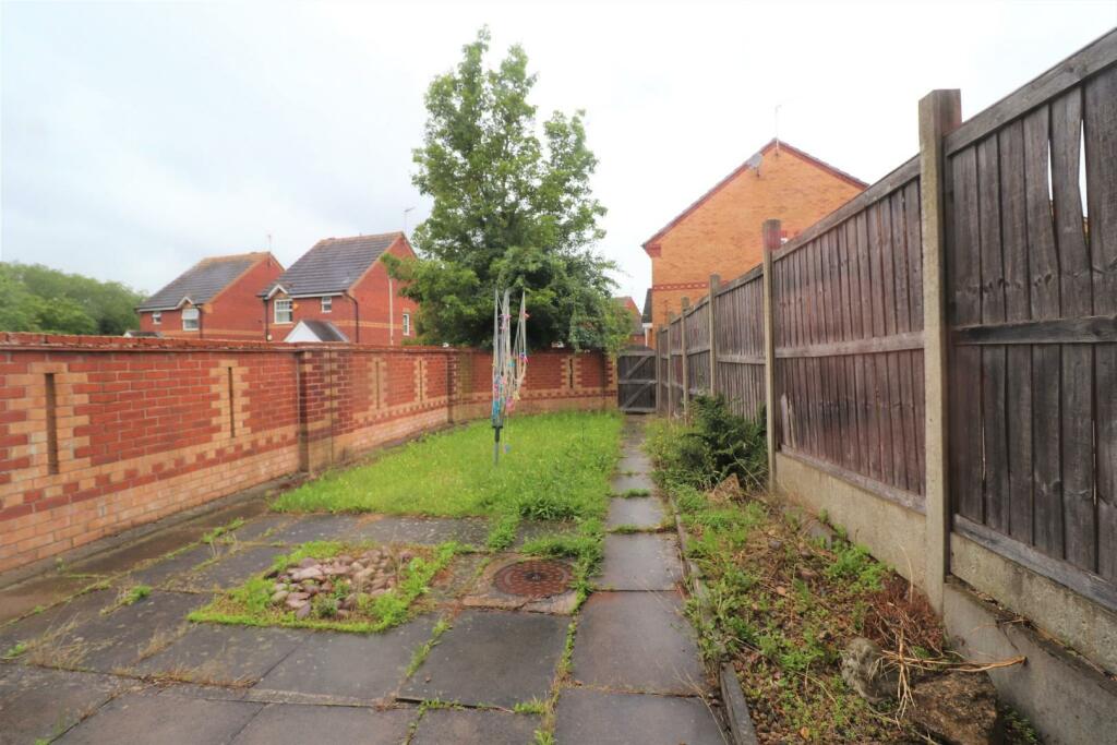 10 - Exterior Rear.JPG