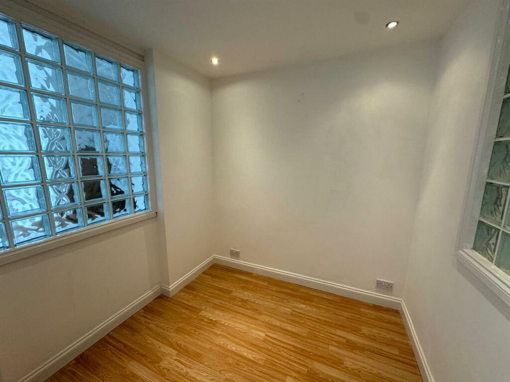Snug / Dining Area