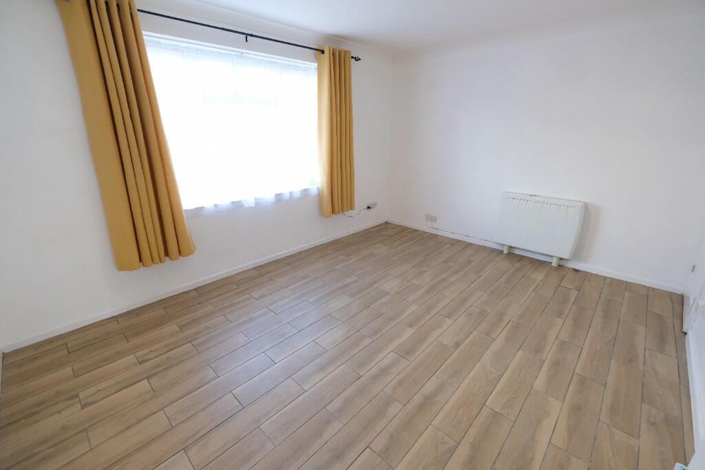 STUDIO ROOM