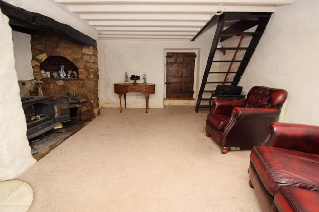 7- Sitting Room