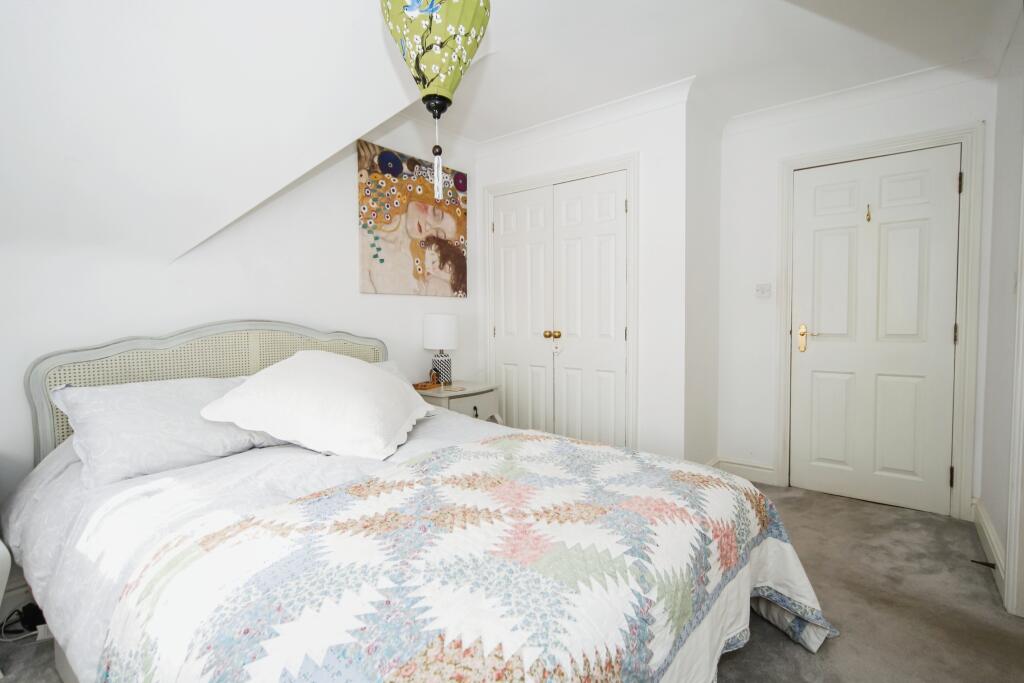 Guest bedroom
