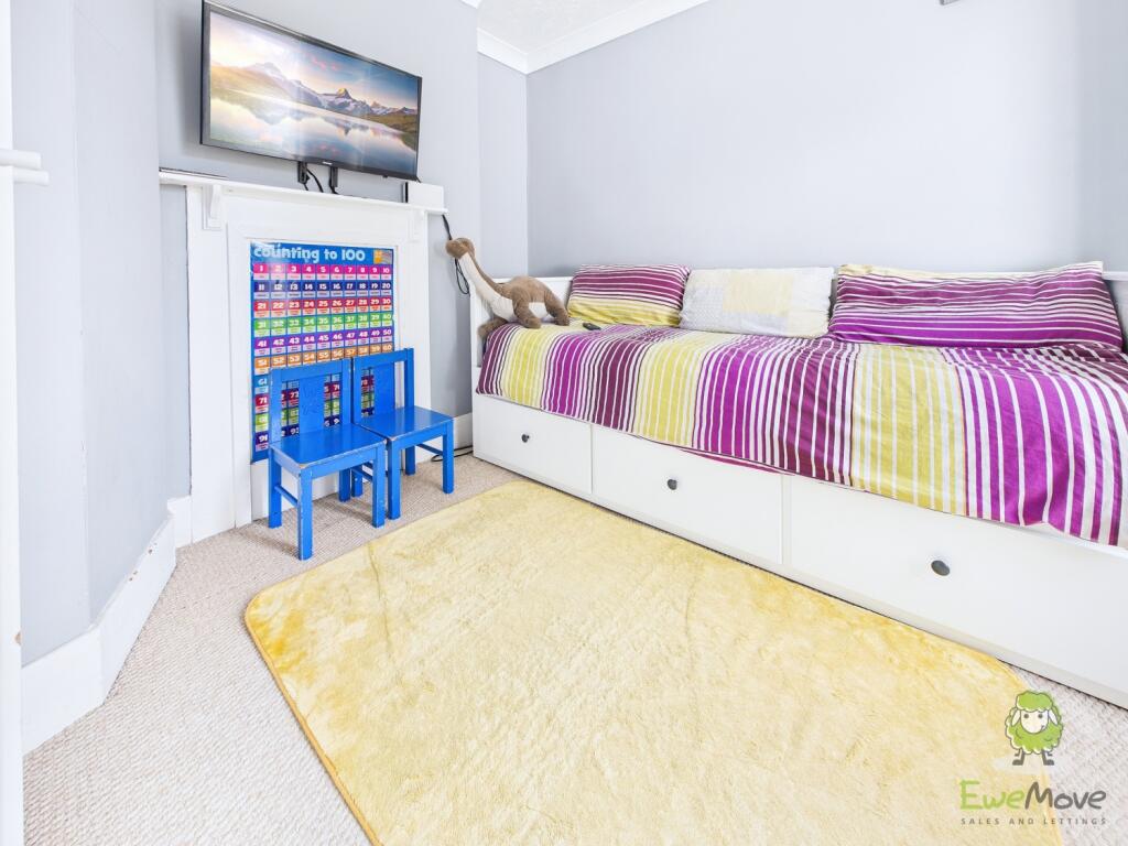 CAM01543G0-PR0157-STILL027