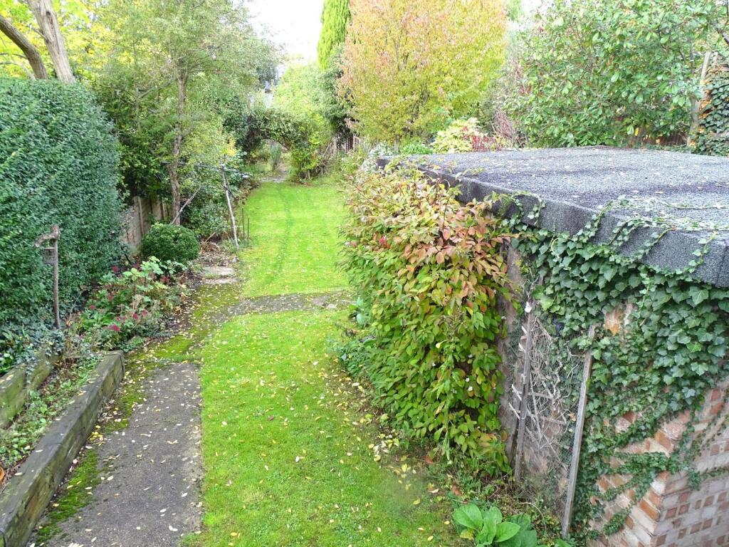 LONG REAR GARDEN