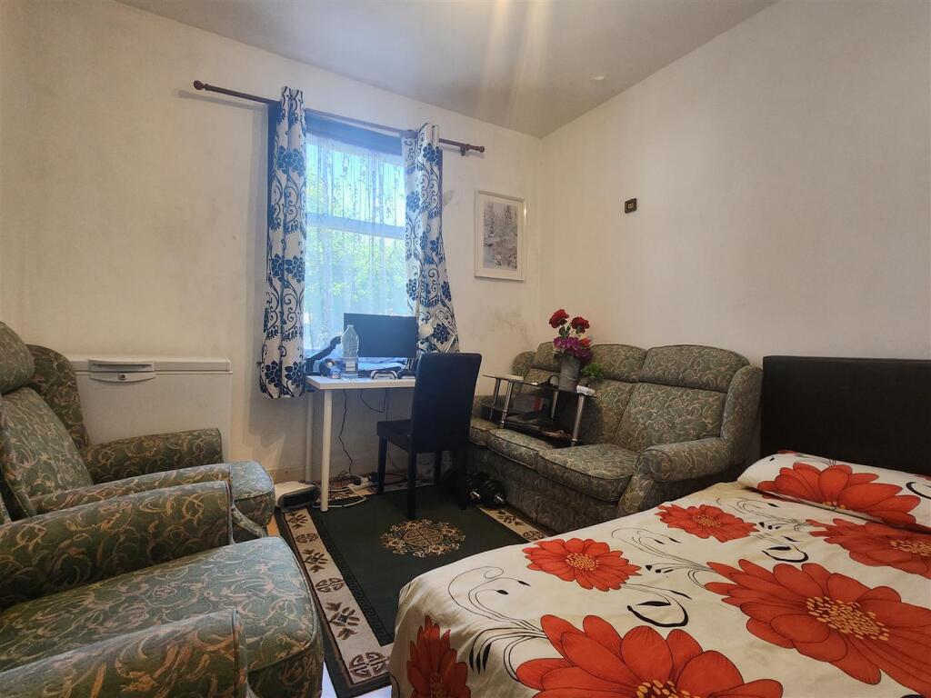 lounge1.jpg