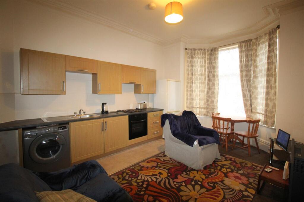 Open plan kitchen / lounge