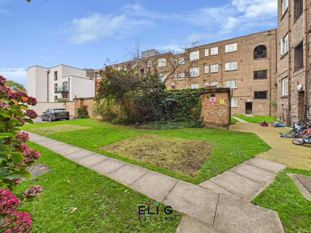 3 bed flat for sale Windsor Court, on Highfield G