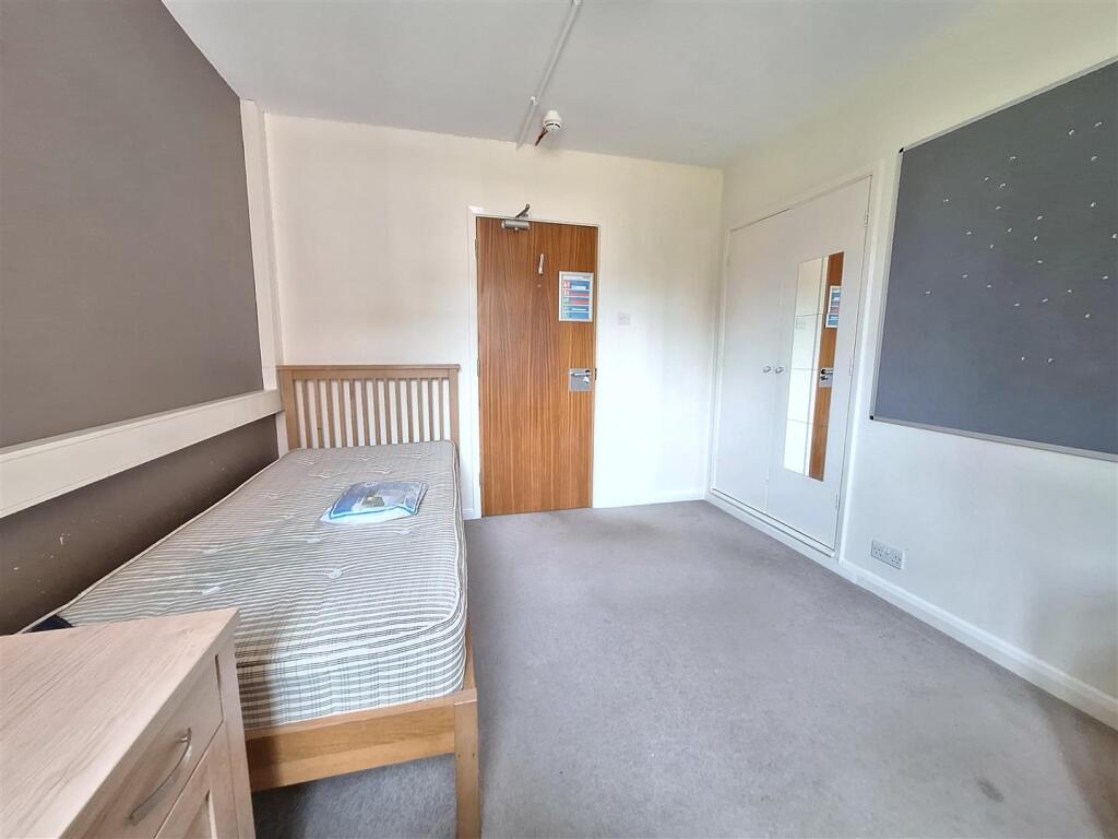 Room 28 Martindale (1).jpg