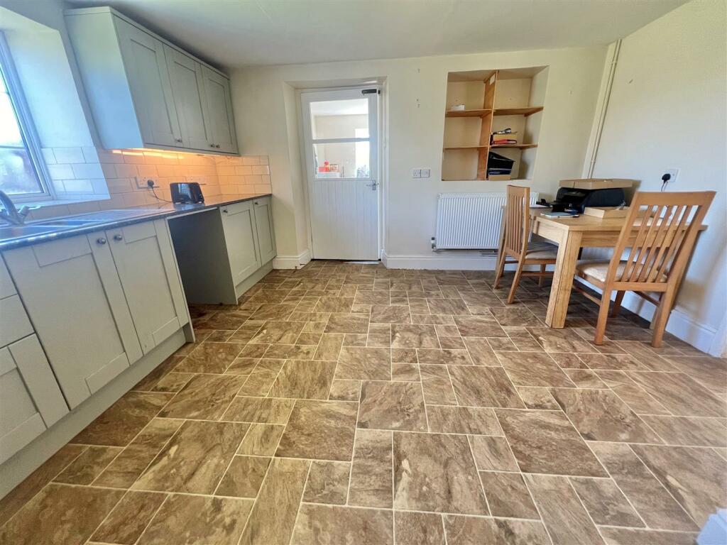 Kitchen 3.jpg