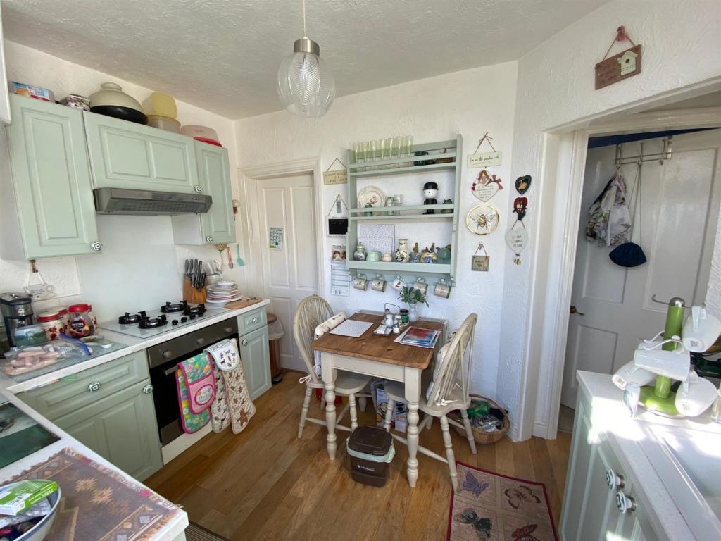 kitchen2.jpg