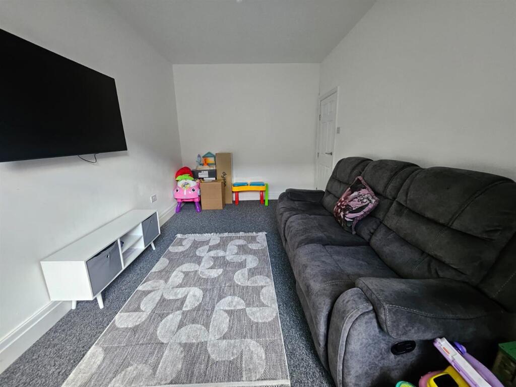 WhatsApp Image 2025-09-08 at 15.07.38 (5).jpeg