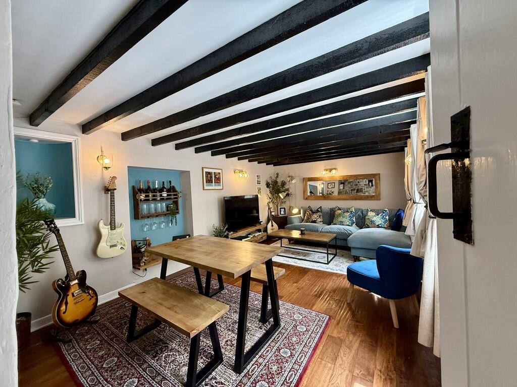 Sitting/Dining Ro...