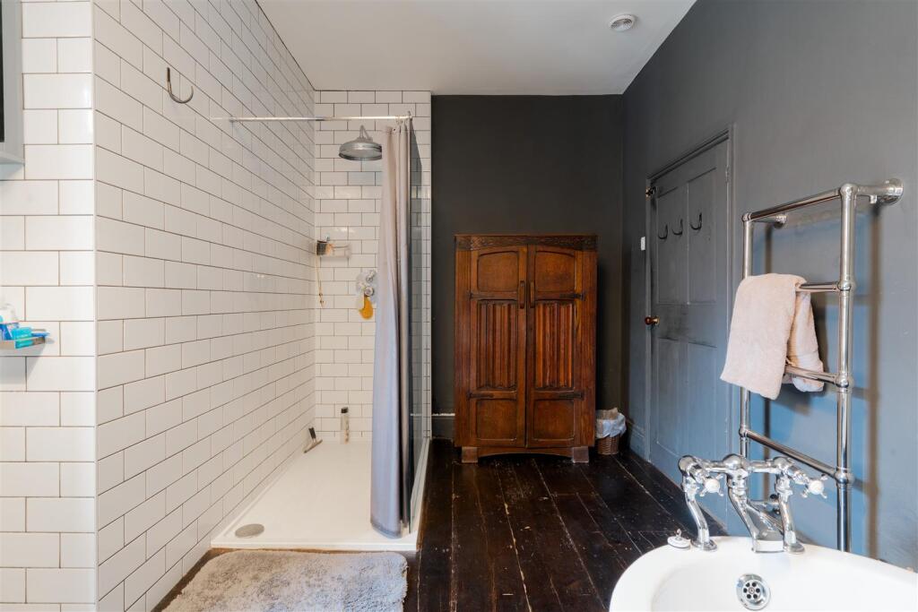 Bathroom-3.jpg