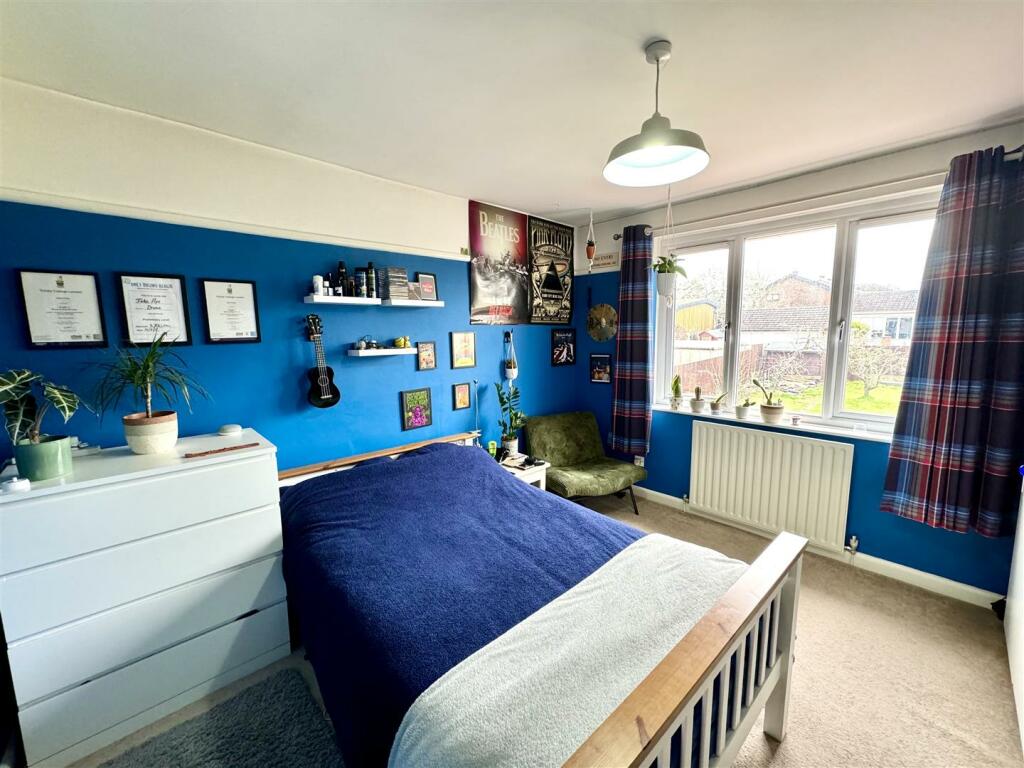 BEDROOM 2