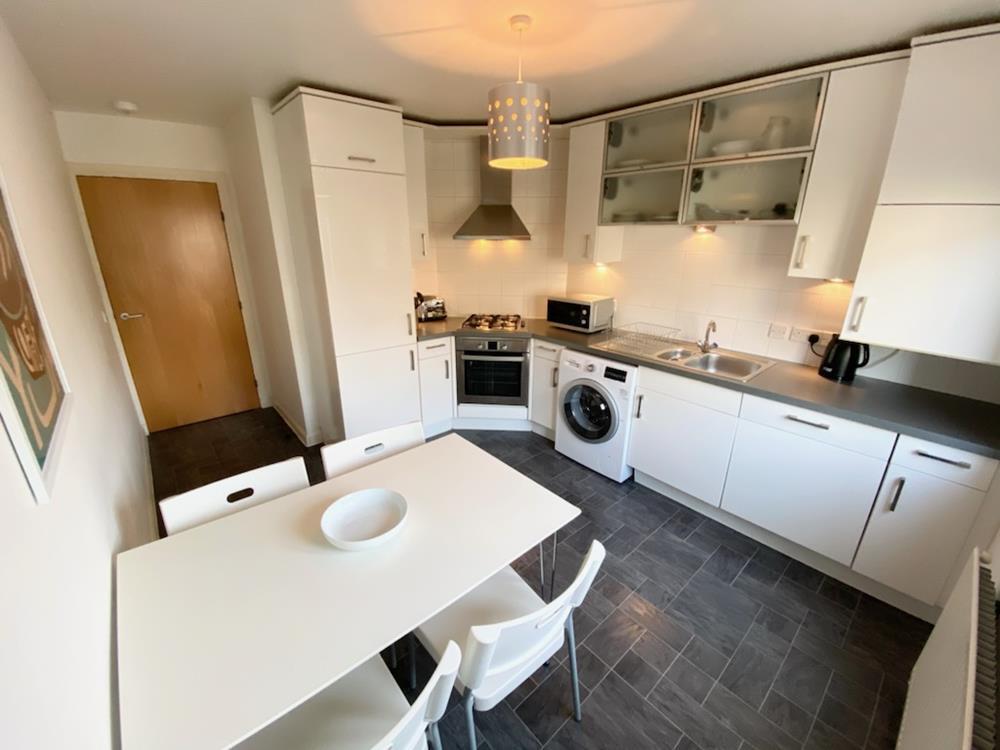 39 - Kitchen (2)