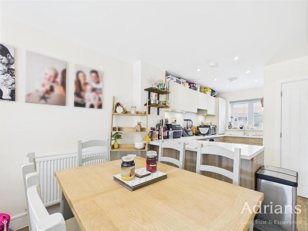 KITCHEN / DINING /