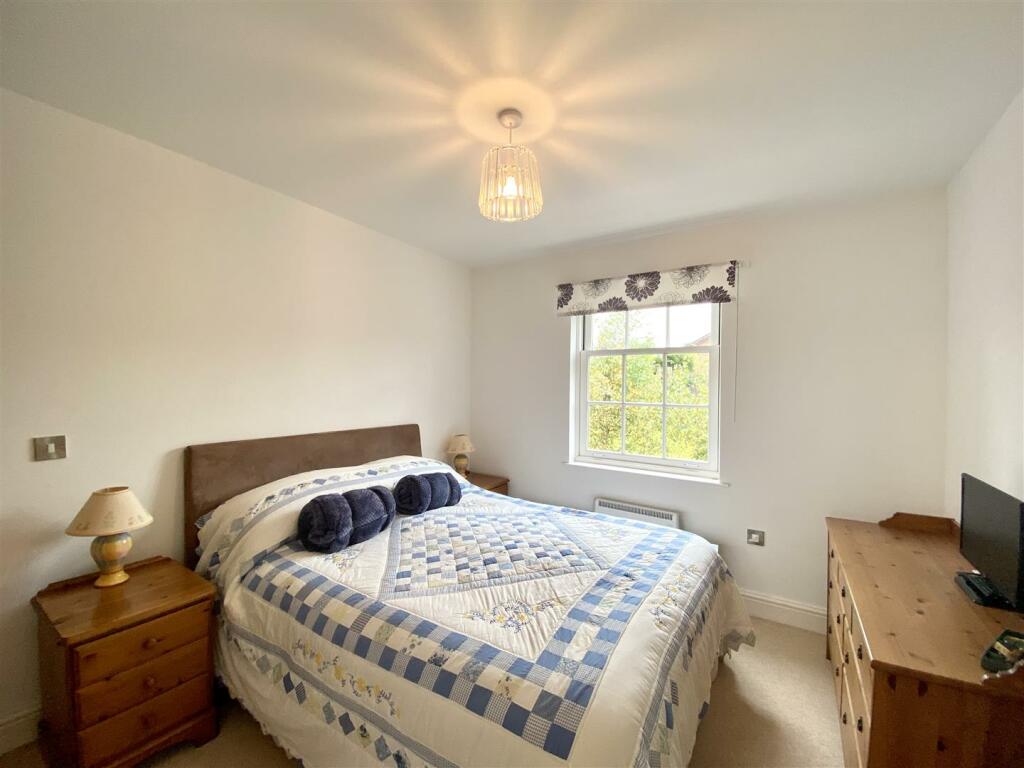 BEDROOM 3/STUDY