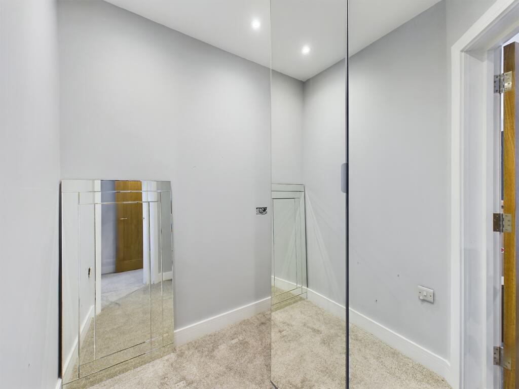 CAM02119G0-PR0022-STILL004