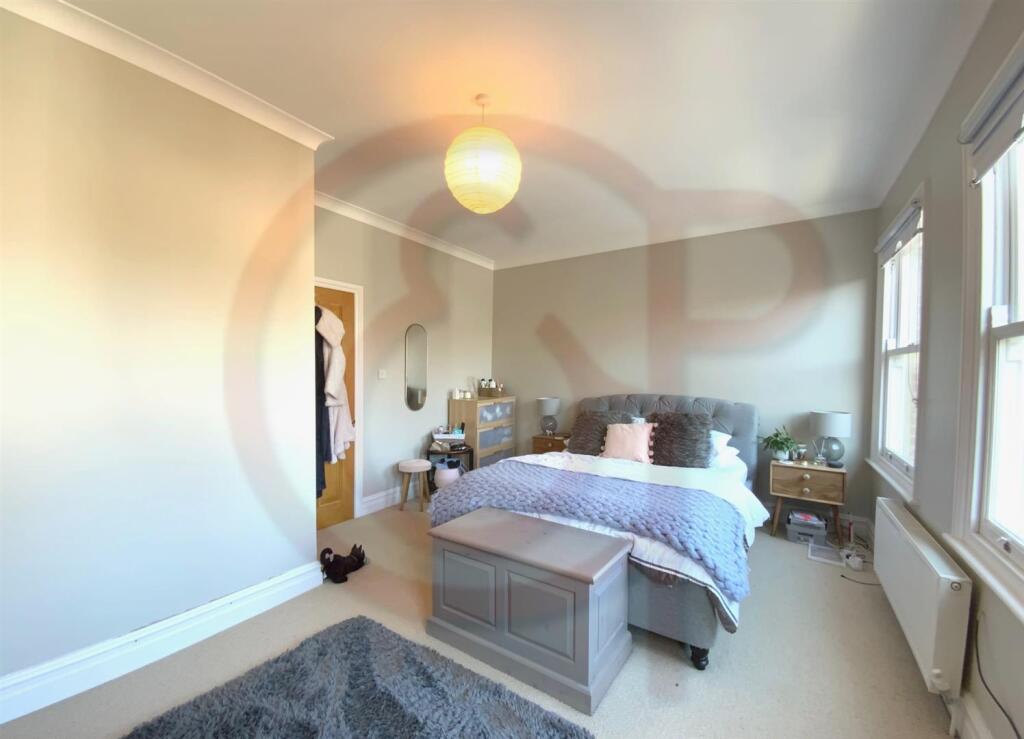 Master bedroom 2.jpg