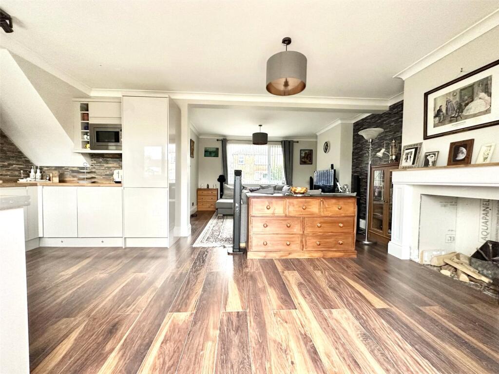 Kitchen/Dining Area