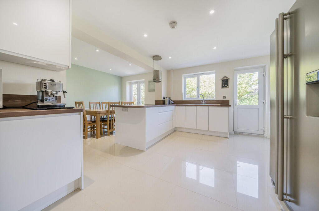 1330391-9-6899e93...