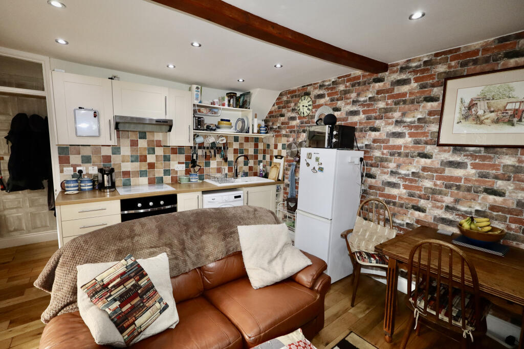 Kitchen / dining room