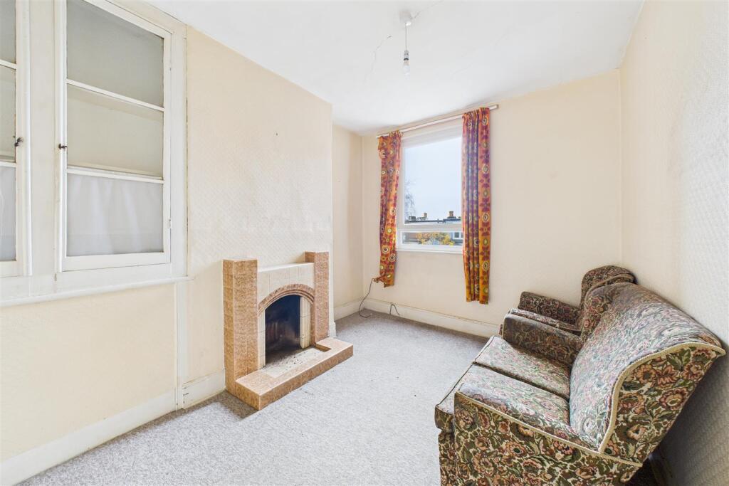 24 Somerset Terrace, Windmill Hill, Bristol BS3 4L