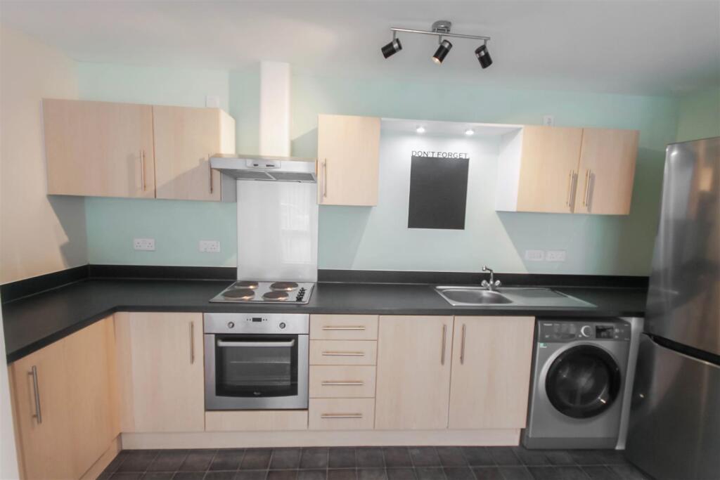 RC Kitchen b.JPG