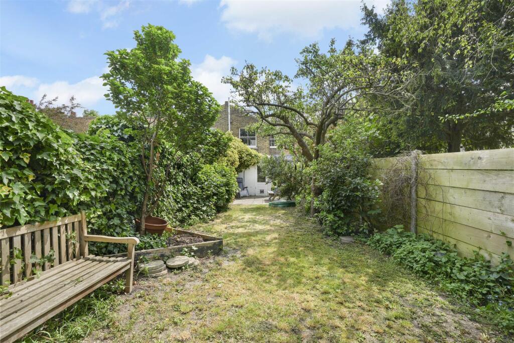 Grosvenor Park Road, E17