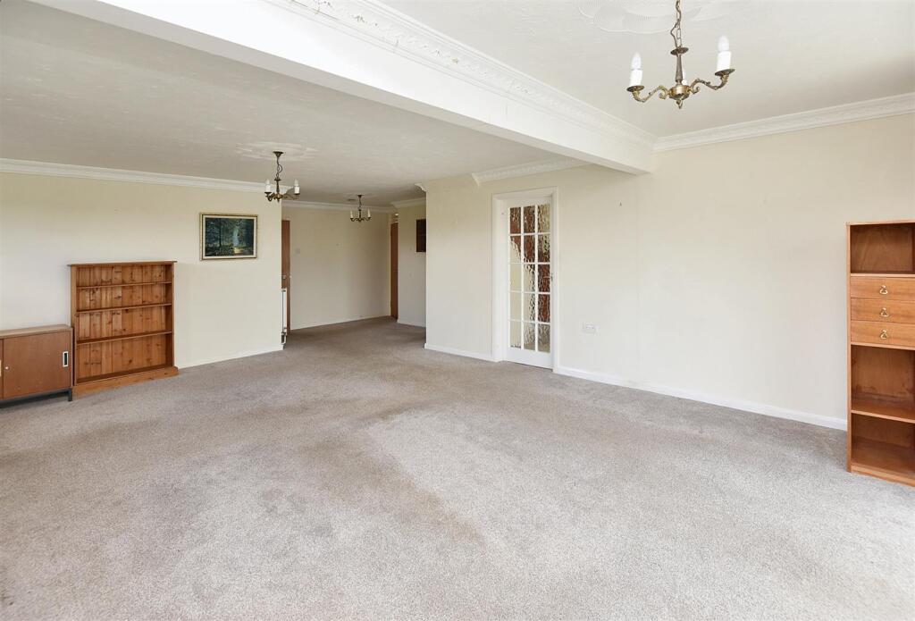 Sitting/Dining Room