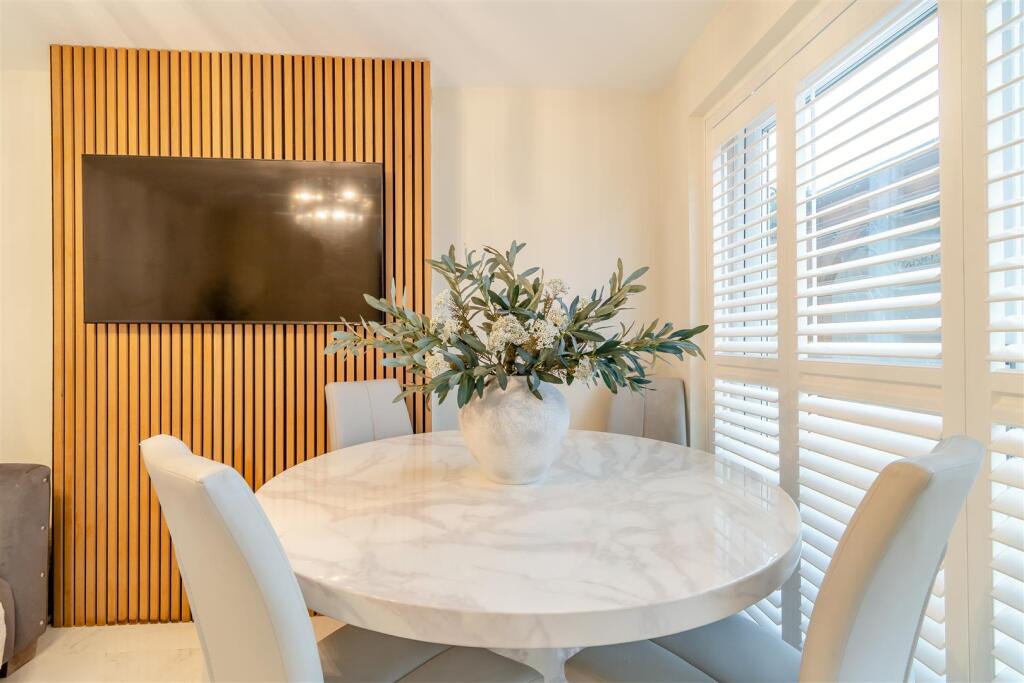 8635616-interior14.jpg