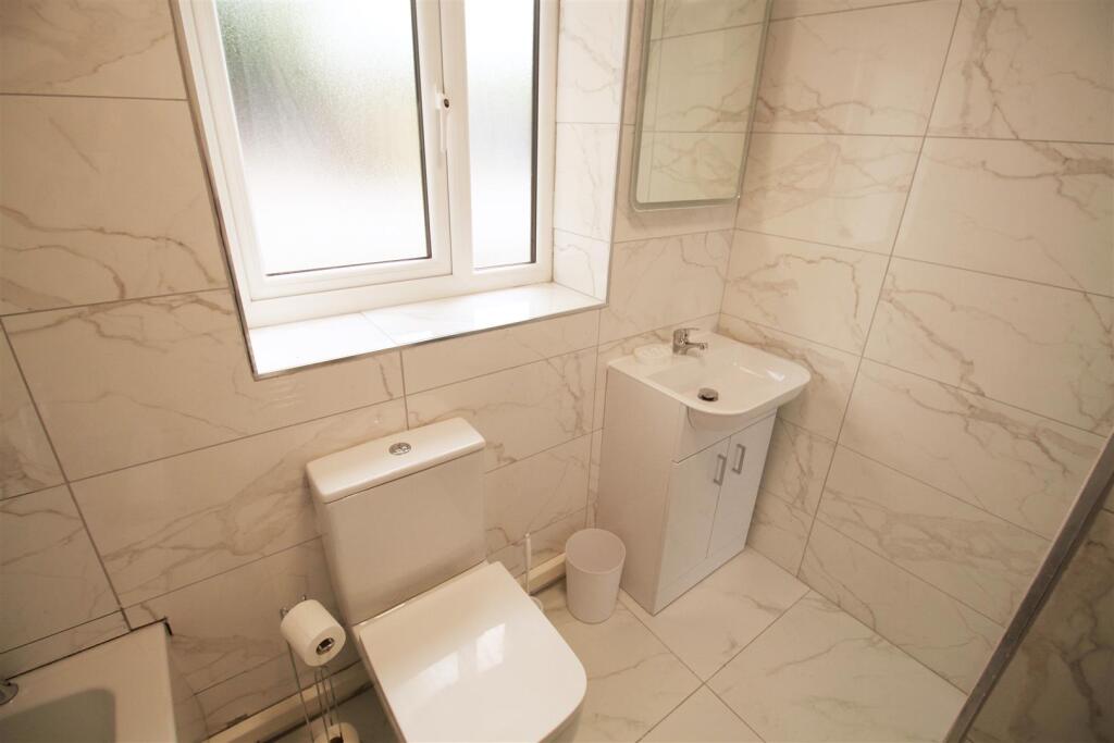Bathroom..jpg