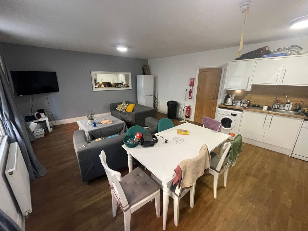 Kitchen / Living Room