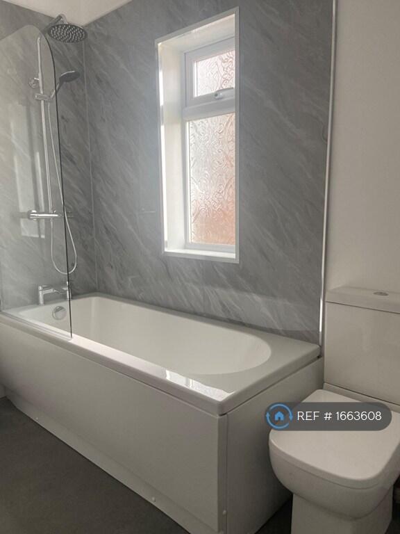 Bathroom / Shower