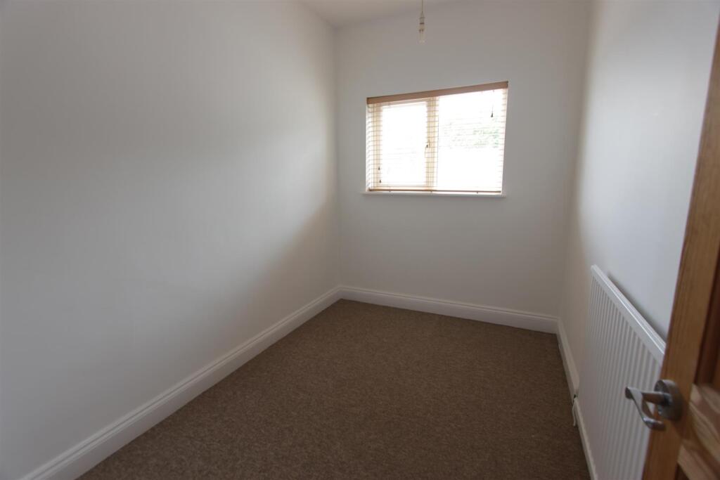 Bedroom 2.JPG