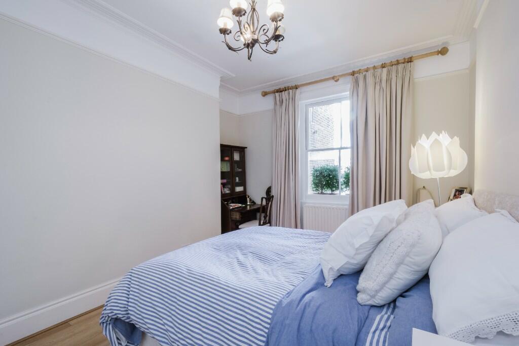Principal bedroom