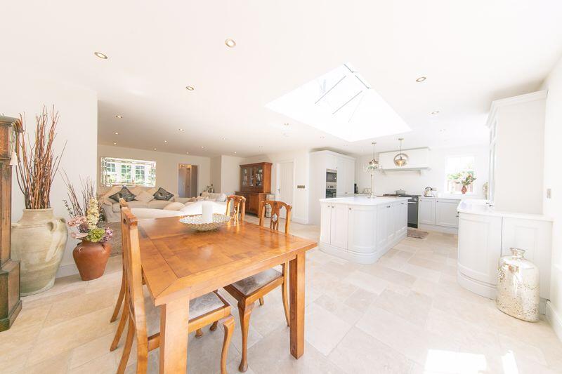 Open plan kitchen, living and dining ...