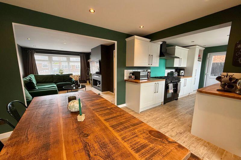 Kitchen/Dining to Lounge