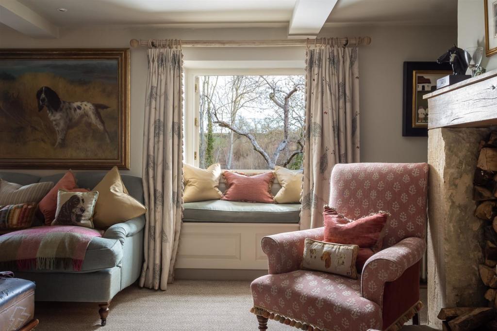 4 - Ditch Lane Cottage - GL7 5ER - Web.jpg