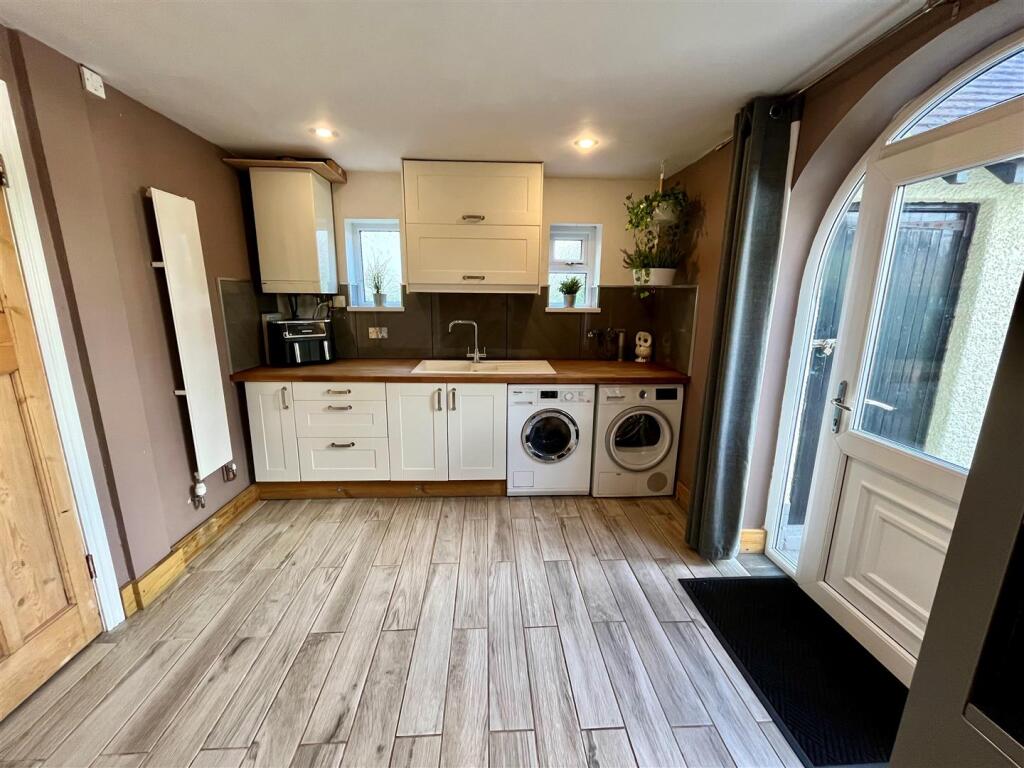 Kitchen Utility Area.jpg