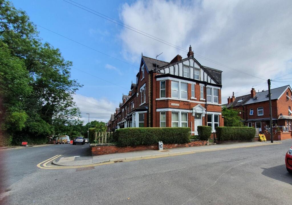 A charming terraced house with well-maintained ...