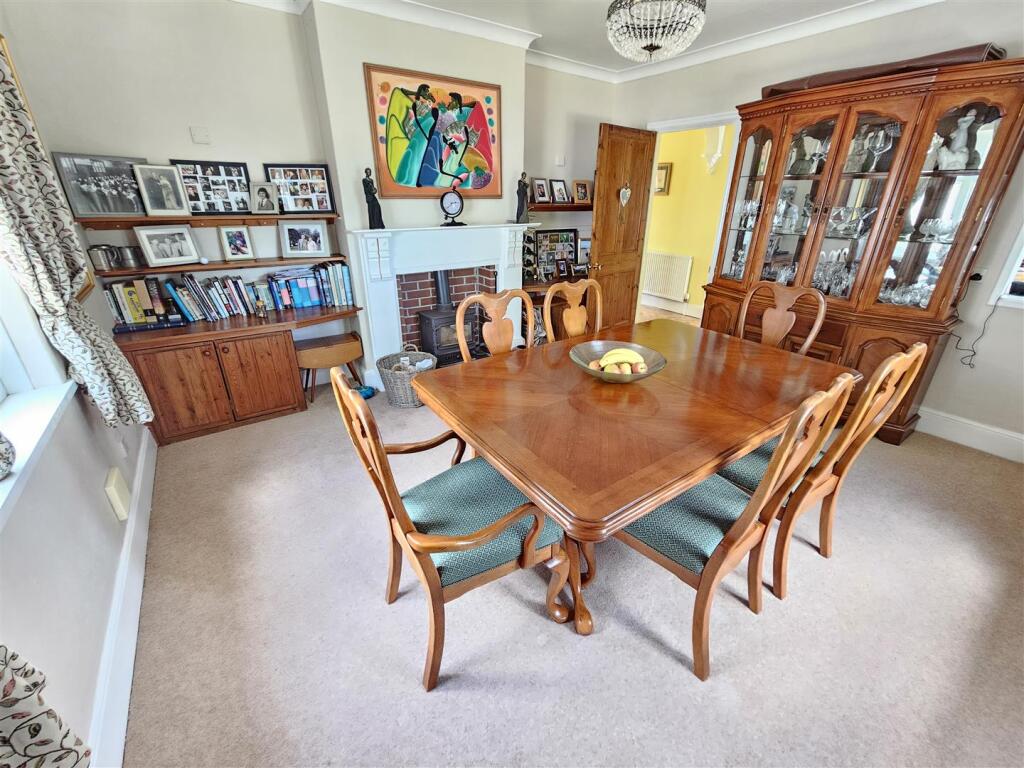 Dining Room (2).jpg