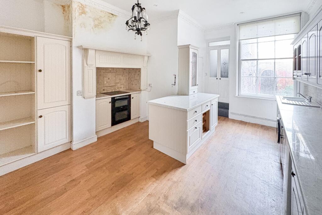 Flat 1, 2 and 3, 6 Pelham Road, Grimsby, Lincolnshire, DN34 4SU