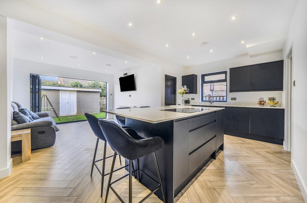 1383352-9-6929cf8...