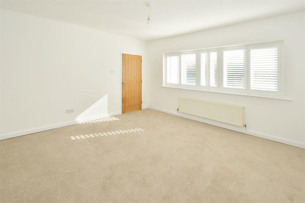 Lounge / Bedroom Five