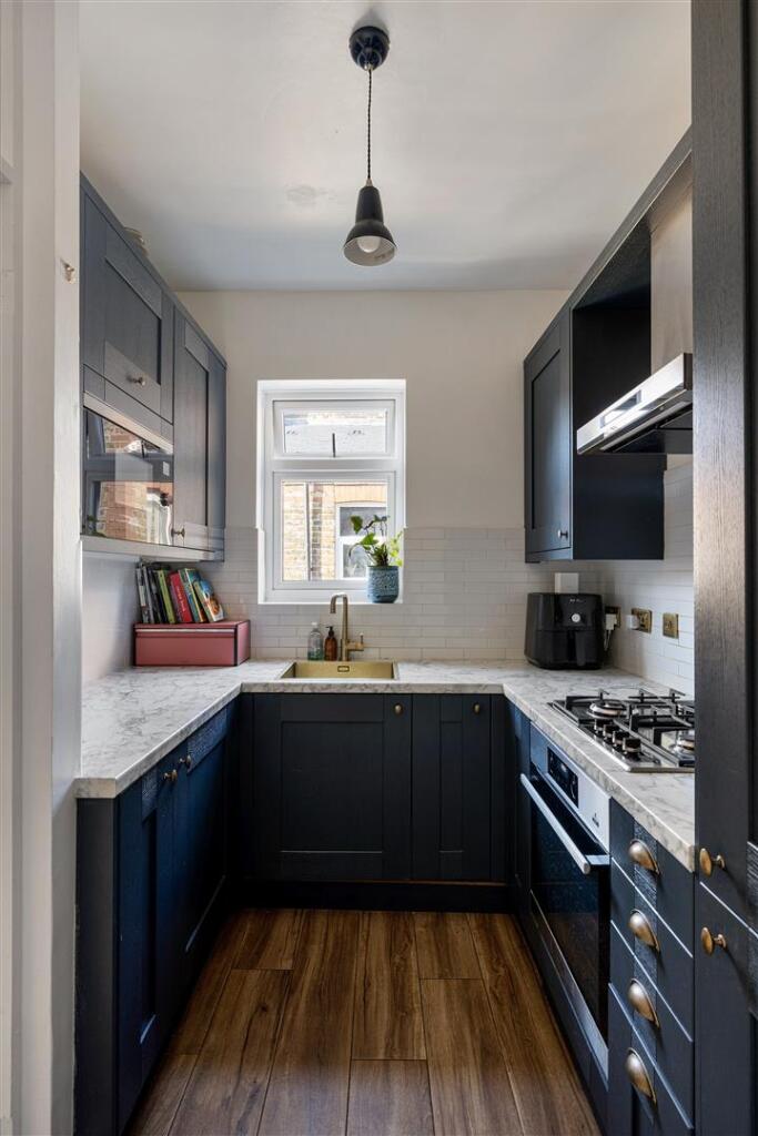 Kettlebaston, E17