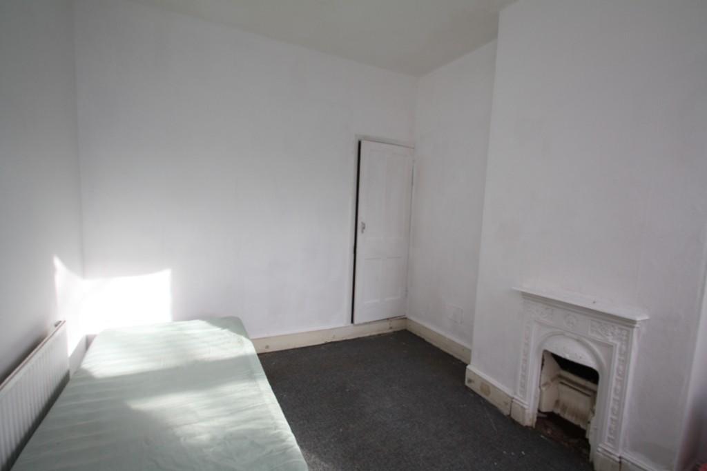 Middle Bedroom