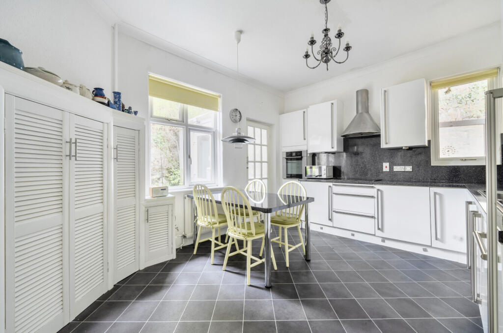 1303909-7-68416ad...